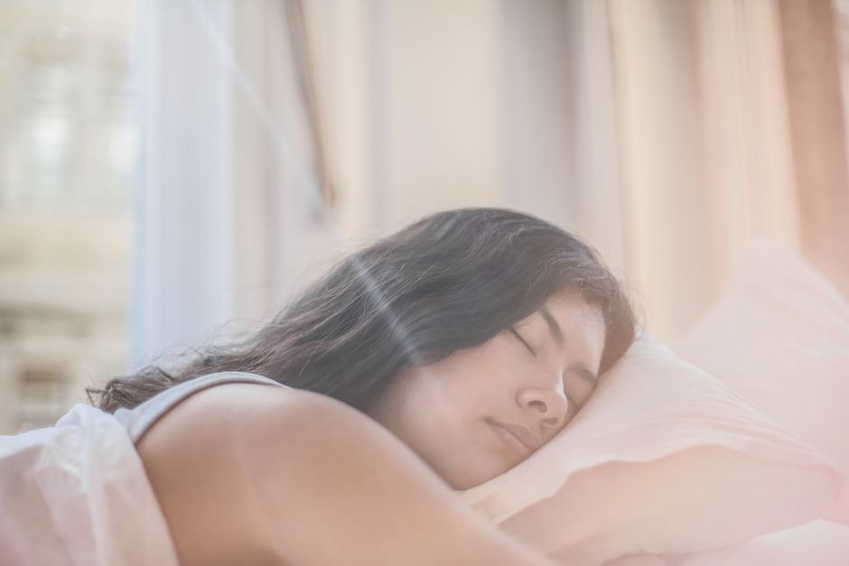 Psychology says people who go to bed at the same time every night aren’t rigid, they’ve learned that a consistent bedtime is a free habit associated with several outcomes they were trying to improve with effort